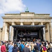 Gorka Hermosa, concierto en la Puerta de Brandenburgo