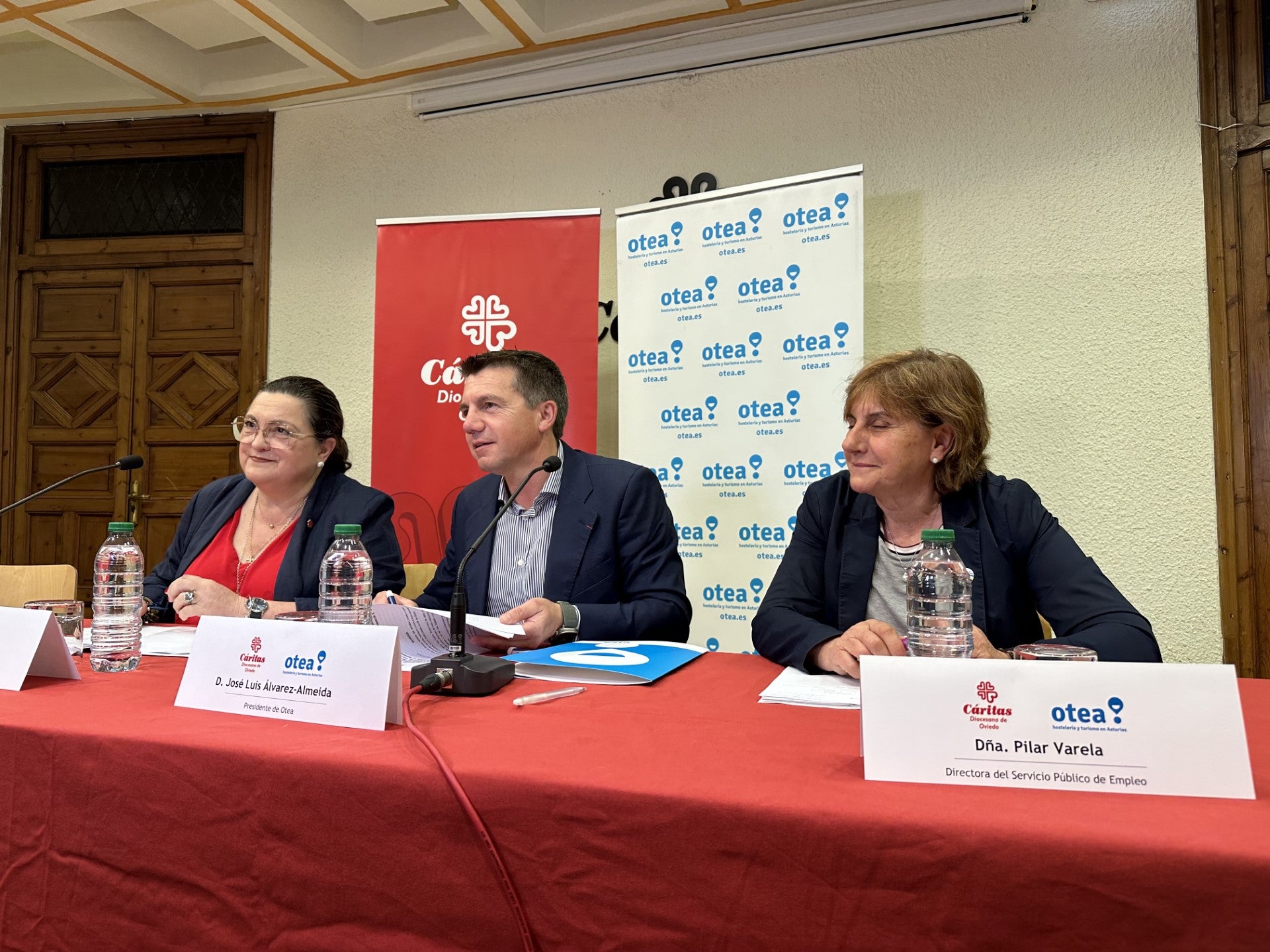 Cáritas y OTEA firman un acuerdo para dar formación a personas en riesgo de exclusión social en Asturias Cáritas y OTEA firman un acuerdo para dar formación a personas en riesgo de exclusión social en Asturias