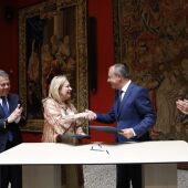 La presidenta de Cepyme en Aragón, María Jesús Lorente, y el director territorial de Ibercaja, Antonio Lacoma, han firmado el acuerdo
