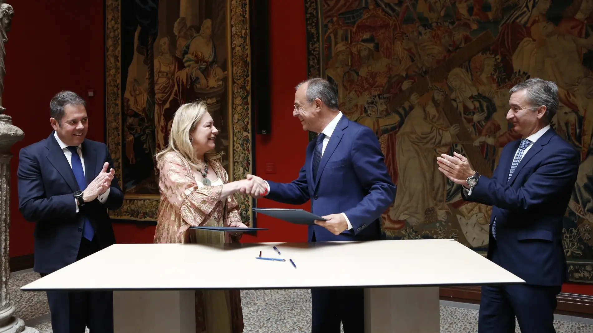 La presidenta de Cepyme en Aragón, María Jesús Lorente, y el director territorial de Ibercaja, Antonio Lacoma, han firmado el acuerdo