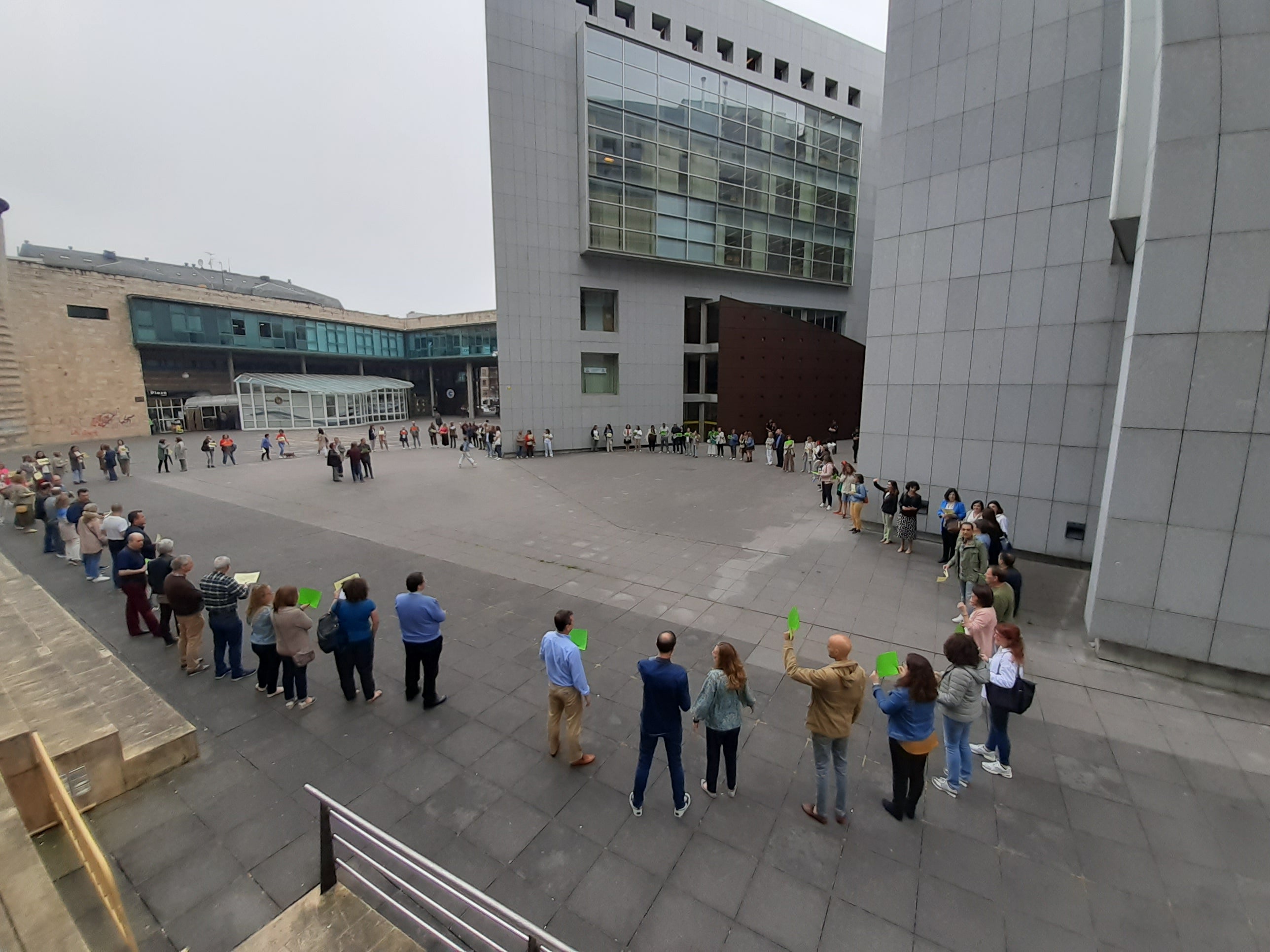 Cadena humana de los funcionarios de Justicia en Asturias Cadena humana de los funcionarios de Justicia en Asturias