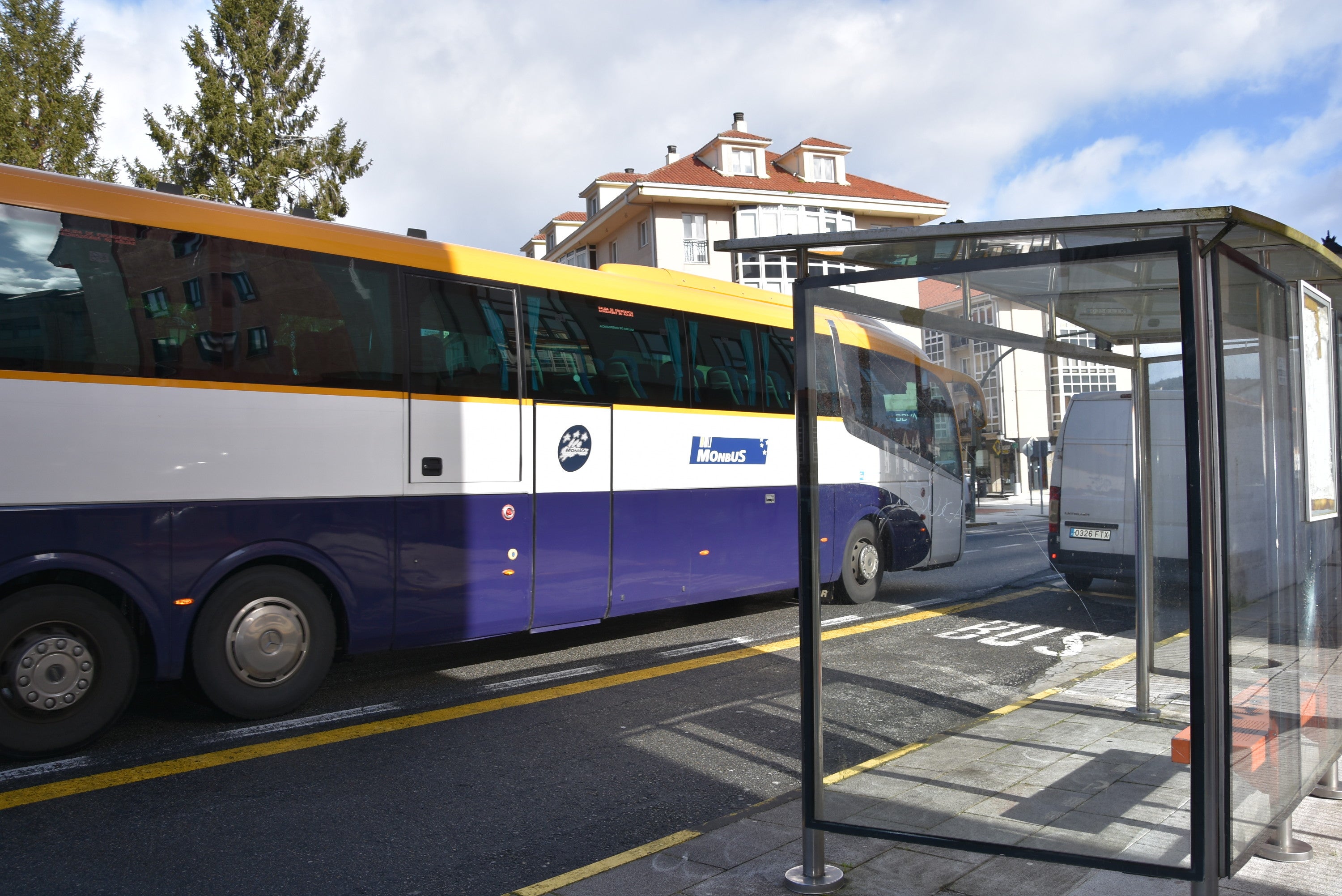 Mellora de 40 paradas de autobús situadas nas rutas de acceso á cidade de Ourense Mellora de 40 paradas de autobús situadas nas rutas de acceso á cidade de Ourense
