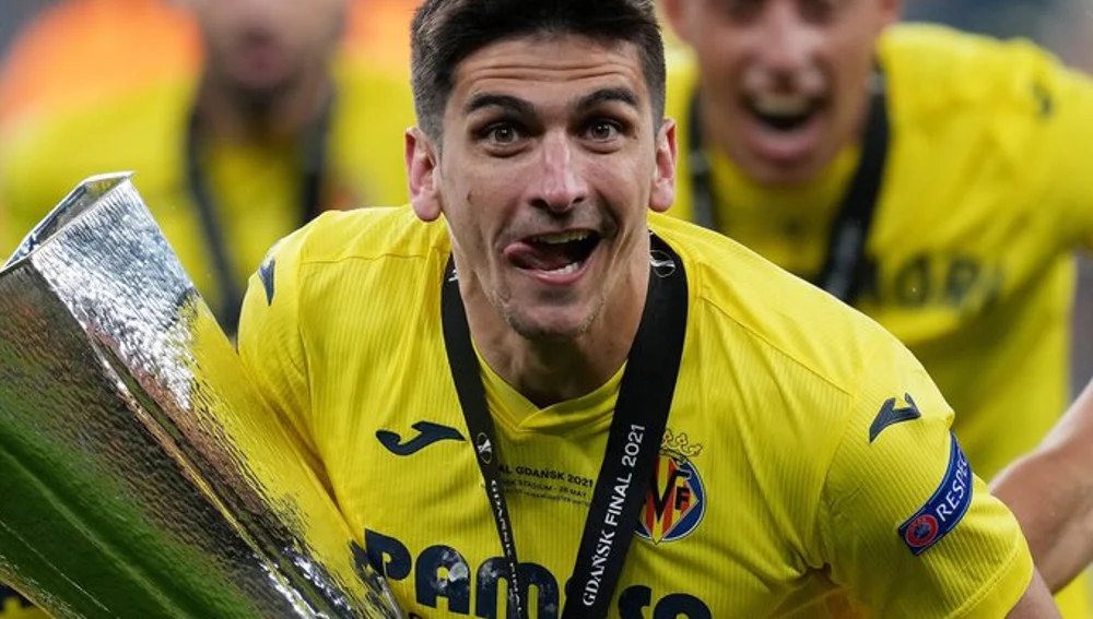 Gerard levanta el trofeo de la Europa League