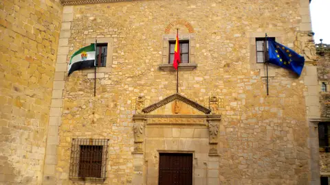 El PSOE de la provincia de Cáceres decidirá quién preside la Diputación cacereña el día 8 de junio El PSOE de la provincia de Cáceres decidirá quién preside la Diputación cacereña el día 8 de junio