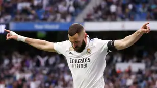 Benzema celebra un gol con el Real Madrid