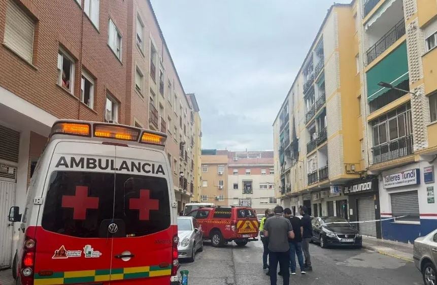 Un muerto y 16 heridos en la explosión de gas en una vivienda en Badajoz Un muerto y 16 heridos en la explosión de gas en una vivienda en Badajoz