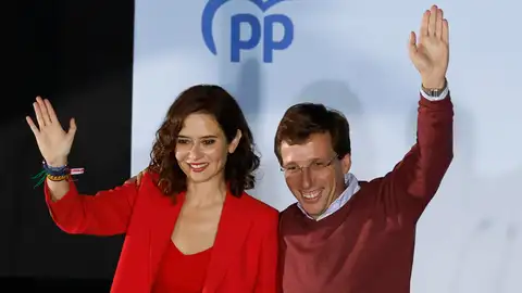 Ayuso y Almeida celebran la victoria del PP el 28M Ayuso y Almeida celebran la victoria del PP el 28M