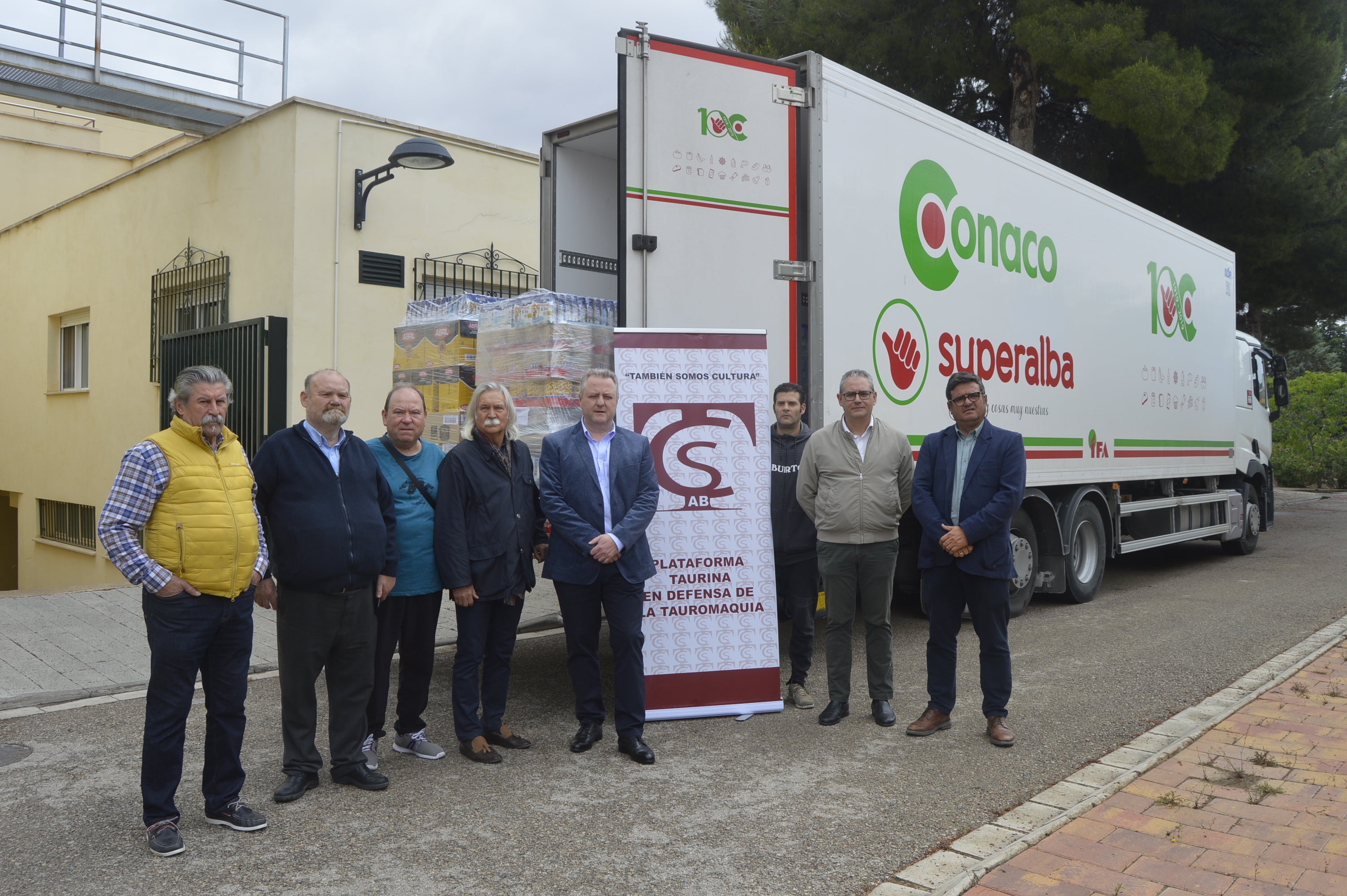 CONACO y Superalba donan más de 10.000 kilos en productos de alimentación a la Institución Benéfica del ‘Cotolengo’ CONACO y Superalba donan más de 10.000 kilos en productos de alimentación a la Institución Benéfica del ‘Cotolengo’