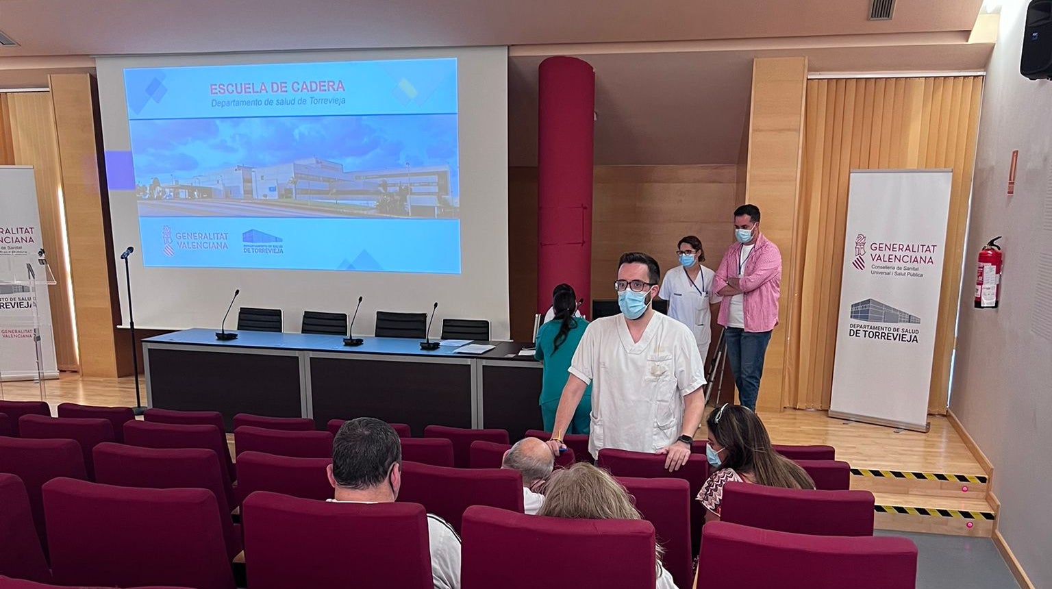 El hospital universitario de Torrevieja pone en marcha una escuela de cadera El hospital universitario de Torrevieja pone en marcha una escuela de cadera