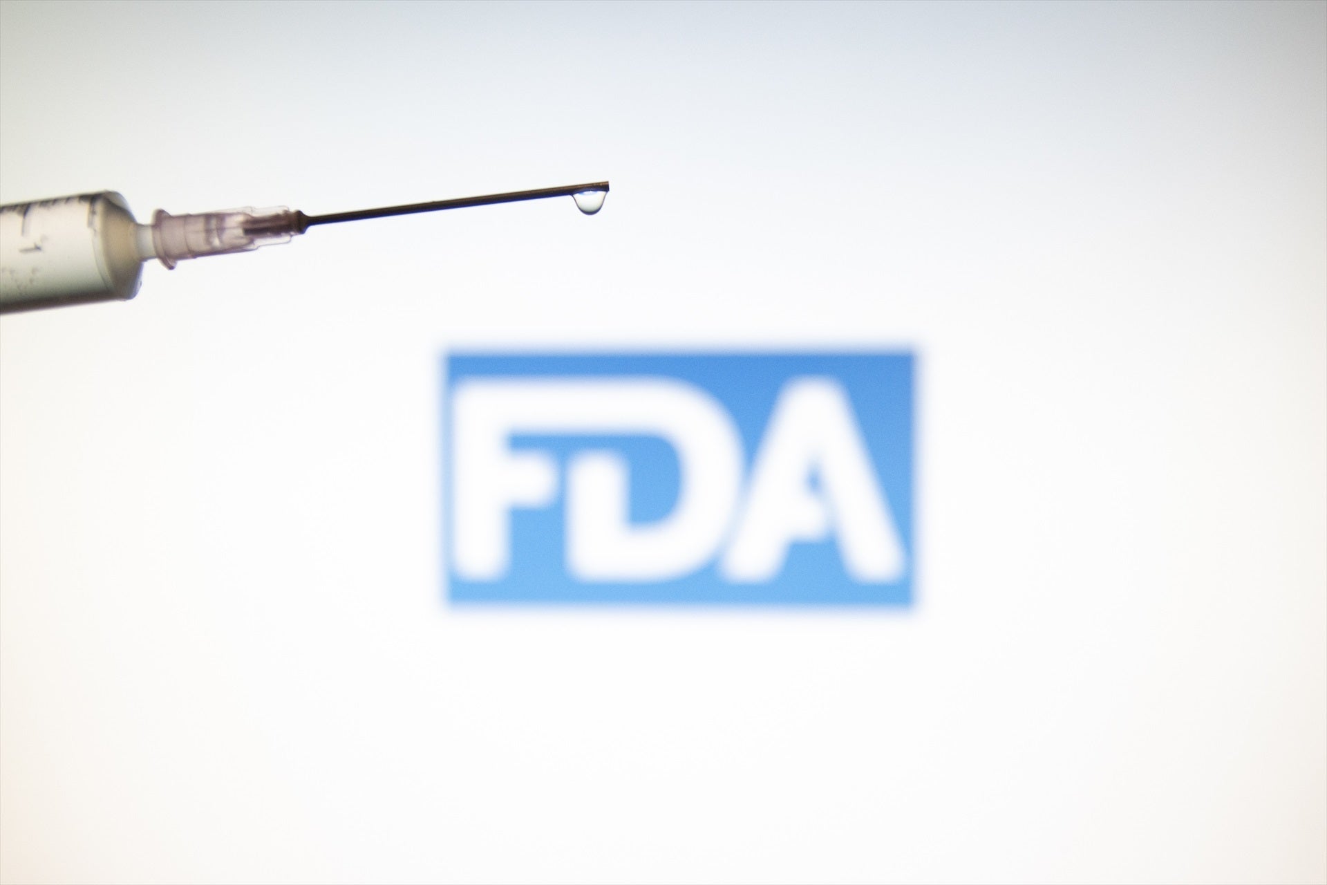 Aprueban la primera vacuna contra el virus sincitial para adultos mayores Aprueban la primera vacuna contra el virus sincitial para adultos mayores