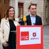 L'alcaldable del PSC, Sandra Guaita, i el candidat d'Ara Reus, Daniel Rubio