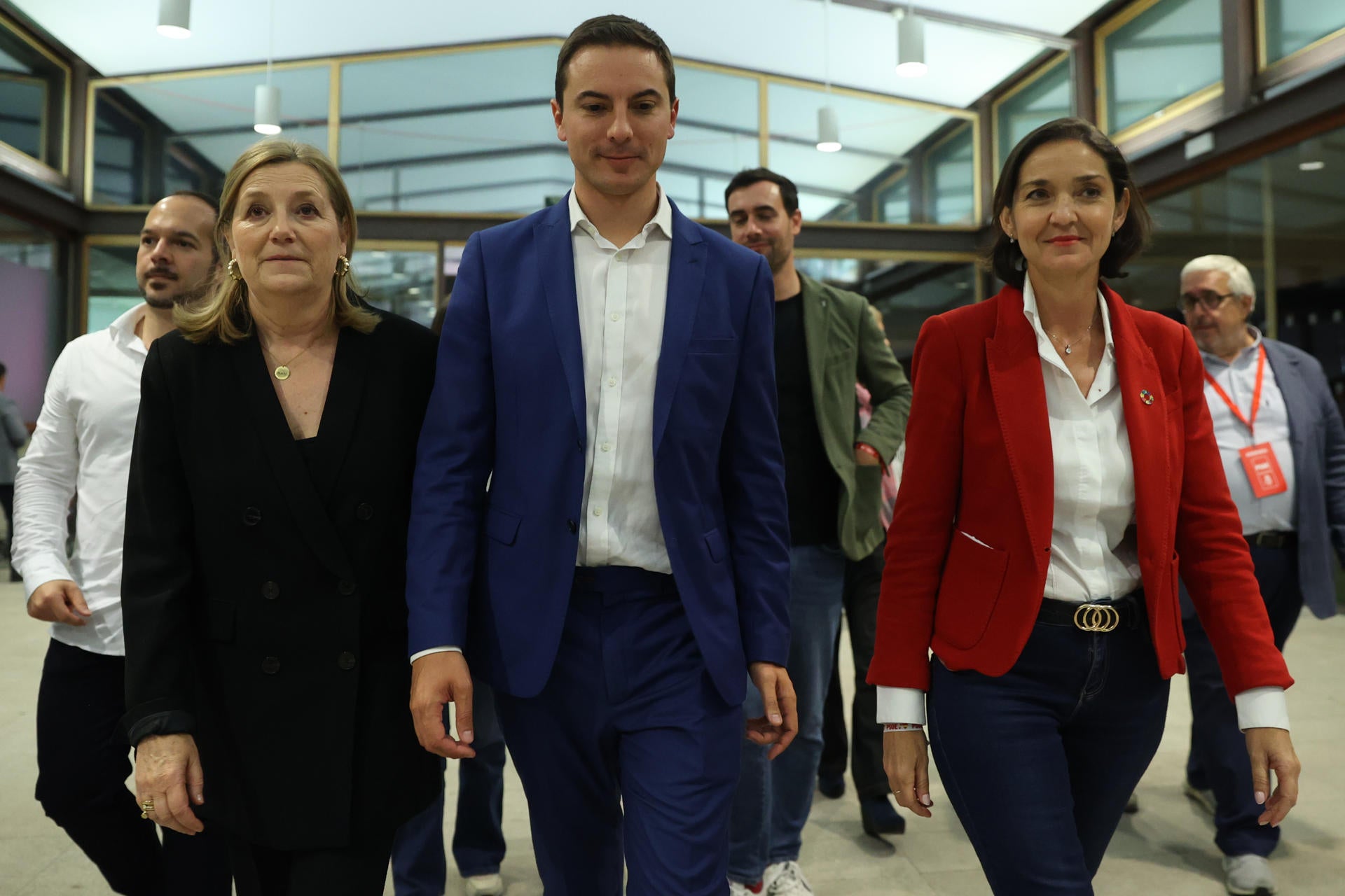 El PSOE cambia de criterio en Madrid y pide a sus candidatos municipales no facilitar gobiernos de derechas El PSOE cambia de criterio en Madrid y pide a sus candidatos municipales no facilitar gobiernos de derechas