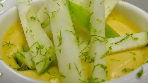 La receta de Robin Food para preparar natillas cuajadas de coco y chocolate blanco La receta de Robin Food para preparar natillas cuajadas de coco y chocolate blanco