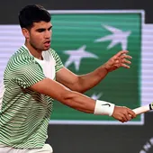 Alcaraz pone la directa a octavos tras arrollar a Shapovalov Alcaraz pone la directa a octavos tras arrollar a Shapovalov
