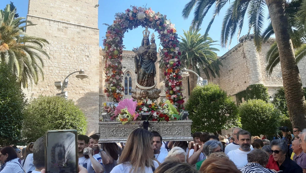 La imagen de la Virgen comenzando su recorrido hasta Alarcos