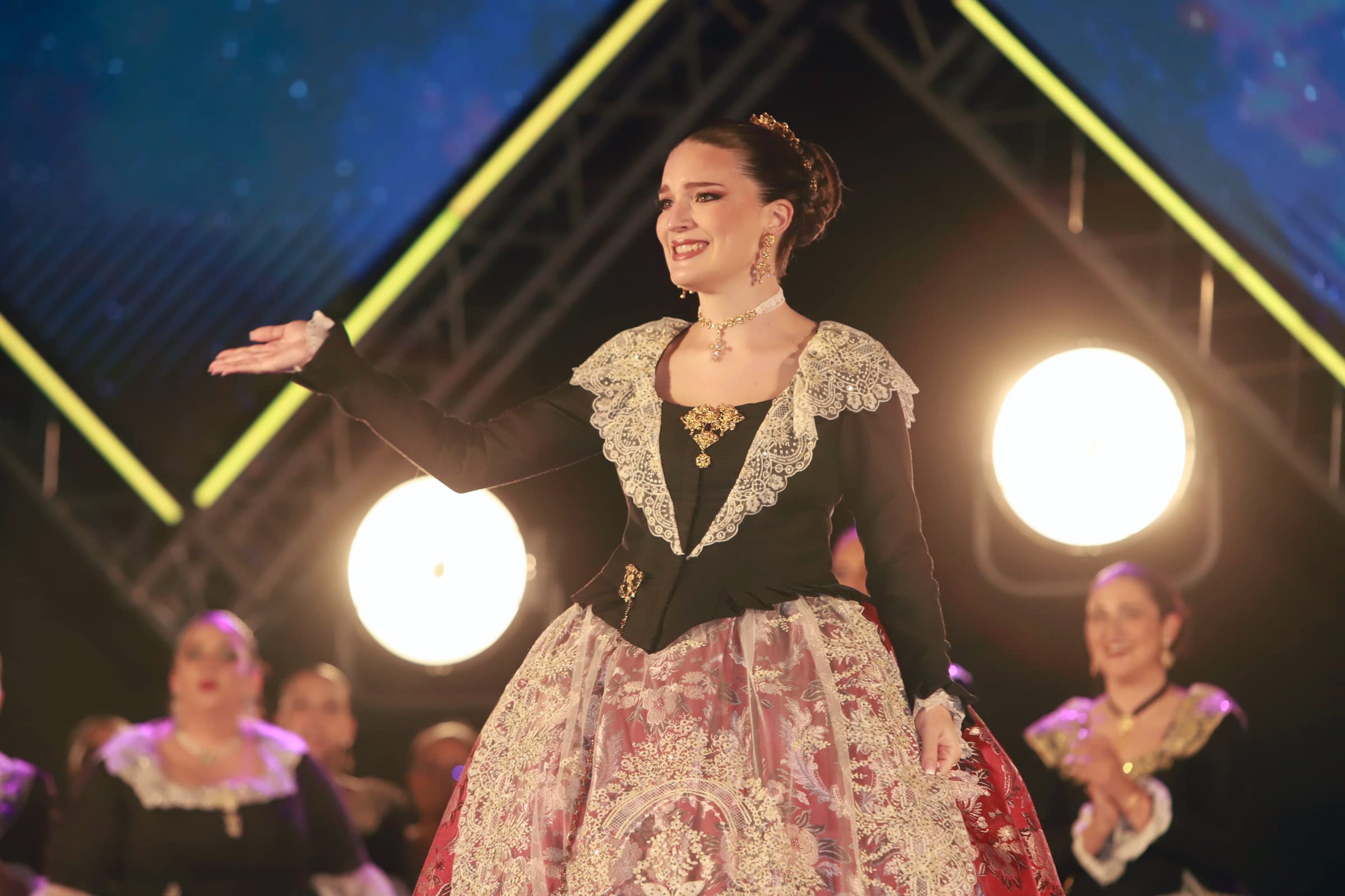 Alejandra Juan Aristizabal e Idaira Merchán Botella, reinas mayor e infantil de las fiestas de Elche 2023 Alejandra Juan Aristizabal e Idaira Merchán Botella, reinas mayor e infantil de las fiestas de Elche 2023