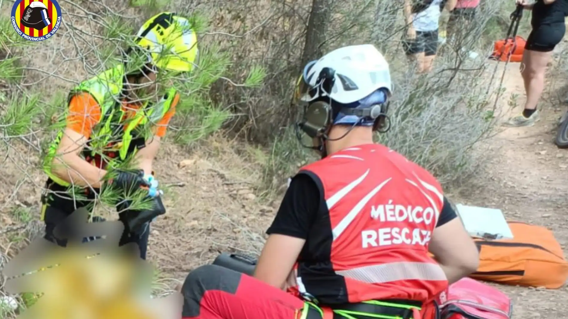 Trabajos de rescate del ciclista fallecido en La Mola de Segart