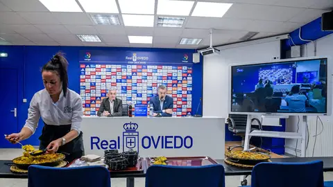 Roberto Suárez y Martín Peláez, director deportivo y presidente del Real Oviedo, en el Carlos Tartiere Roberto Suárez y Martín Peláez, director deportivo y presidente del Real Oviedo, en el Carlos Tartiere