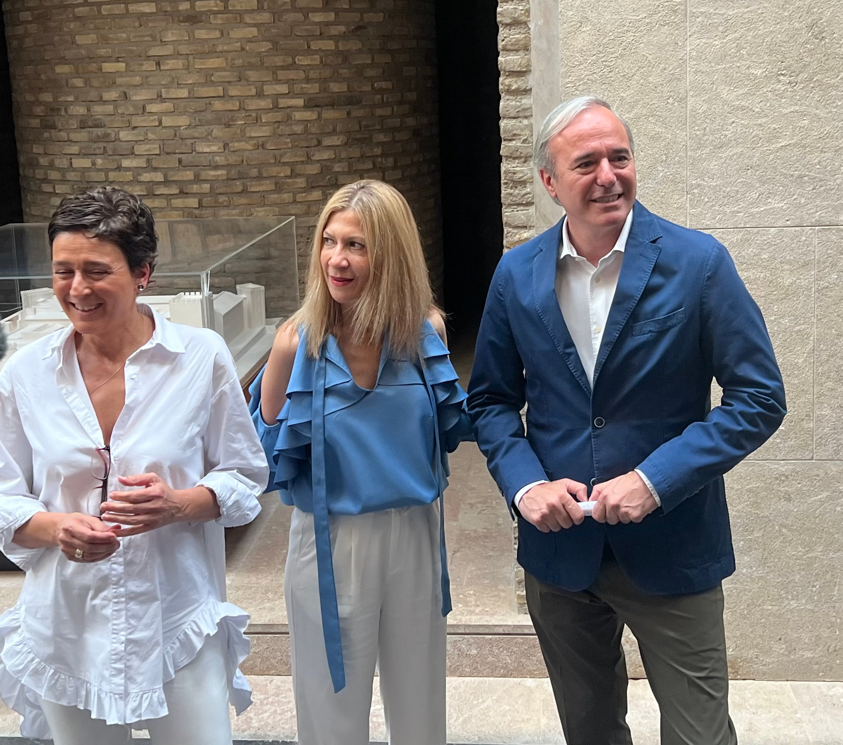 Jorge Azcón insta a Javier Lambán a iniciar ya el traspaso de poderes en Aragón Jorge Azcón insta a Javier Lambán a iniciar ya el traspaso de poderes en Aragón