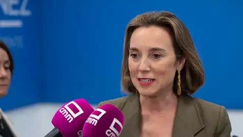 Cuca Gamarra apela al voto por correo para acabar con el 'sanchismo': "Urnas y vacaciones" Cuca Gamarra apela al voto por correo para acabar con el 'sanchismo': "Urnas y vacaciones"