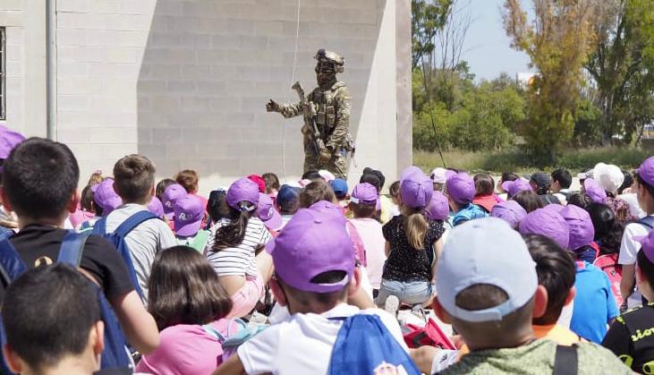 Juegan a ser militares del MOE de Alicante para decidir su futuro Juegan a ser militares del MOE de Alicante para decidir su futuro