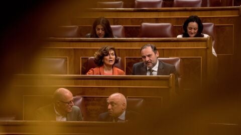 El exministro de Transportes Jos&eacute; Luis &Aacute;balos y la diputada socialista y exvicepresidenta del Gobierno Carmen Calvo/ Gabriel Luengas / Europa Press