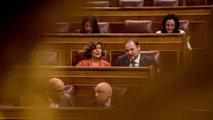 El exministro de Transportes José Luis Ábalos y la diputada socialista y exvicepresidenta del Gobierno Carmen Calvo