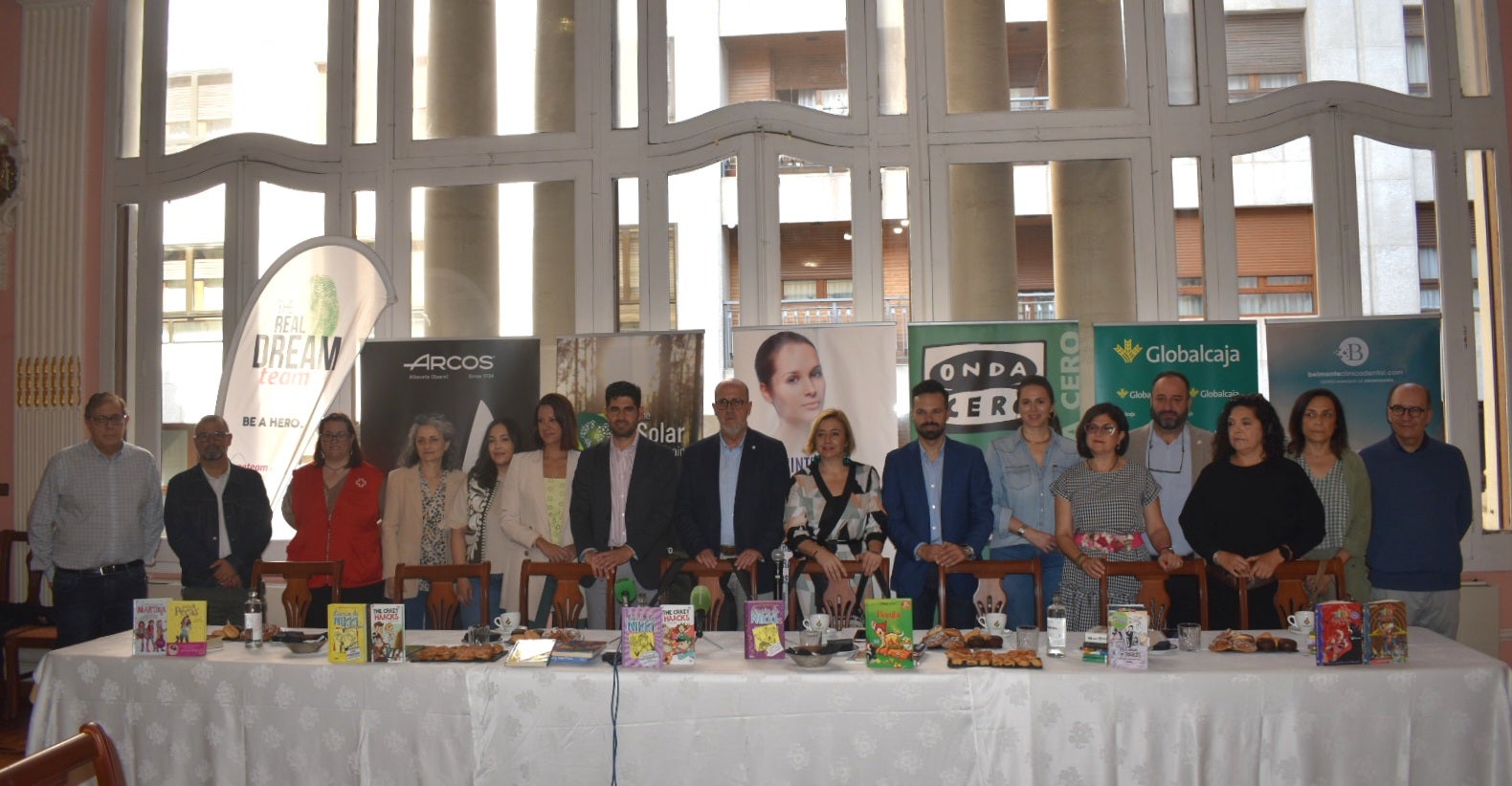 Onda Cero Albacete entrega más de 1.200 libros a Cruz Roja gracias a Sonrisas de Cuento Onda Cero Albacete entrega más de 1.200 libros a Cruz Roja gracias a Sonrisas de Cuento