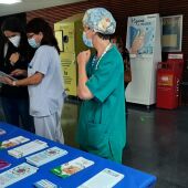 Mesa informativa sobre donación de órganos en el Hospital General de Elche. 