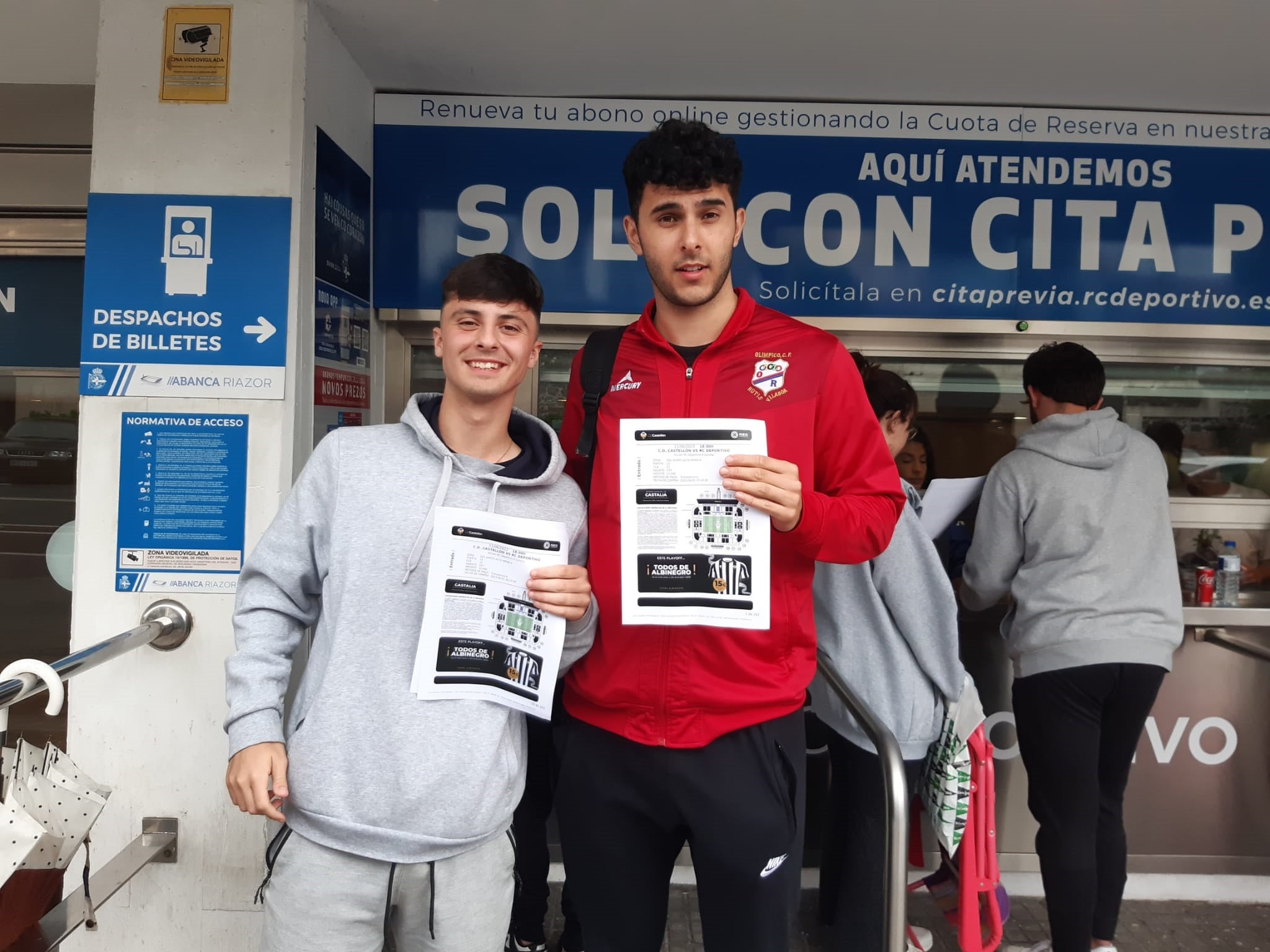 Tristeza en trabajadores de Nanos ante el concurso de acreedores y cansancio de deportivistas que no durmieron por conseguir una entrada para Castellón Tristeza en trabajadores de Nanos ante el concurso de acreedores y cansancio de deportivistas que no durmieron por conseguir una entrada para Castellón