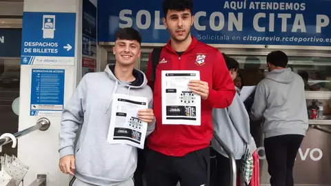 Gabriel e Iván, con sus entradas para Castalia Pasaron la noche en vela para conseguir entradas.