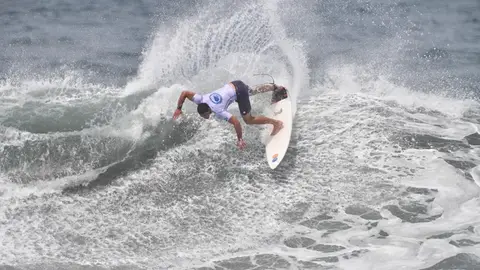 Gon Gutiérrez - surfing Gon Gutiérrez - surfing