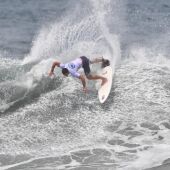 Gon Gutiérrez - surfing