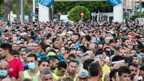 Multitudinaria salida de la Carrera del Amanecer de Santa Pola en el año 2022 Multitudinaria salida de la Carrera del Amanecer de Santa Pola en el año 2022