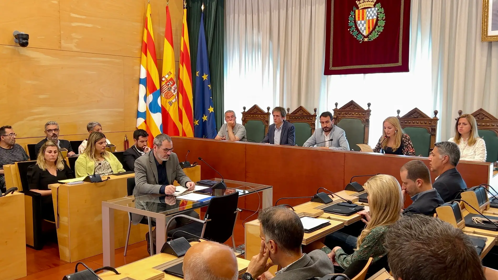 L'Ajuntament de Badalona ha condemnat l'última violació múltiple en el ple extraordinari convocat aquest matí