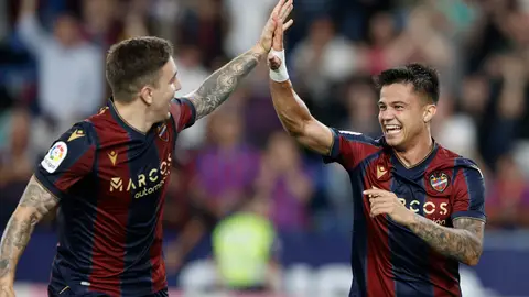 El Levante golea al Albacete y jugará la final El Levante golea al Albacete y jugará la final