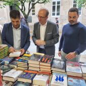 O circuito das feiras do libro chega á rúa do paseo de Ourense 