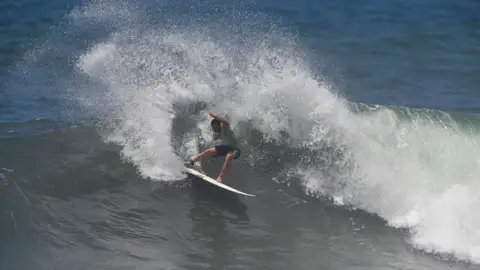 Gon Gutiérrez - surfista - El Salvador Gon Gutiérrez - surfista - El Salvador