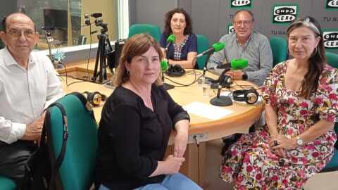 De izq. a dcha., &Aacute;ngel Urbina, Trini Urb&aacute;n, Carmen Palomar y Jos&eacute; Rizo con Mayte Vilaseca