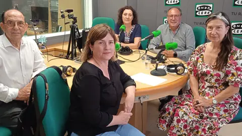 De izq. a dcha., Ángel Urbina, Trini Urbán, Carmen Palomar y José Rizo con Mayte Vilaseca De izq. a dcha., Ángel Urbina, Trini Urbán, Carmen Palomar y José Rizo con Mayte Vilaseca