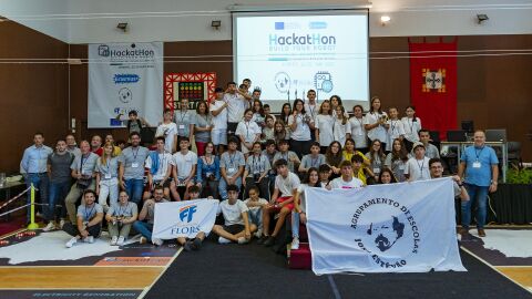 Imagen de los alumnos participantes en el concurso de robótica. Imagen de los alumnos participantes en el concurso de robótica.