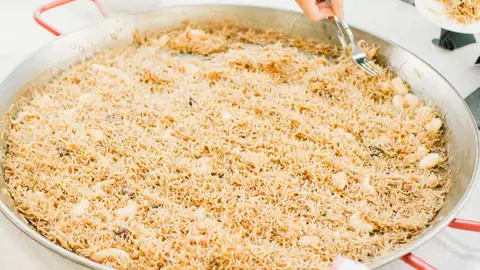 Imagen de una fideuá La cocina de Ana vega, Biscayenne: la historia de la fideuá