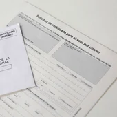 Solicitud de certificado para el voto por correo en una oficina postal de Madrid Solicitud de certificado para el voto por correo en una oficina postal de Madrid
