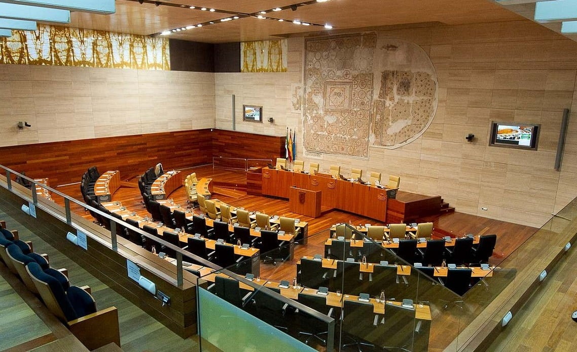 El DOE publica el decreto del presidente con la sesión constitutiva de la nueva Asamblea extremeña para el 20 de junio El DOE publica el decreto del presidente con la sesión constitutiva de la nueva Asamblea extremeña para el 20 de junio