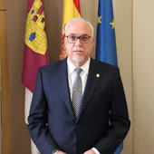 Julián Nieva, alcalde de Manzanares y candidato al Senado Julián Nieva, alcalde de Manzanares y candidato al Senado