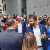 Barbón (PSOE) y Queipo (PP) en la recogida de credenciales como diputados de la Junta General