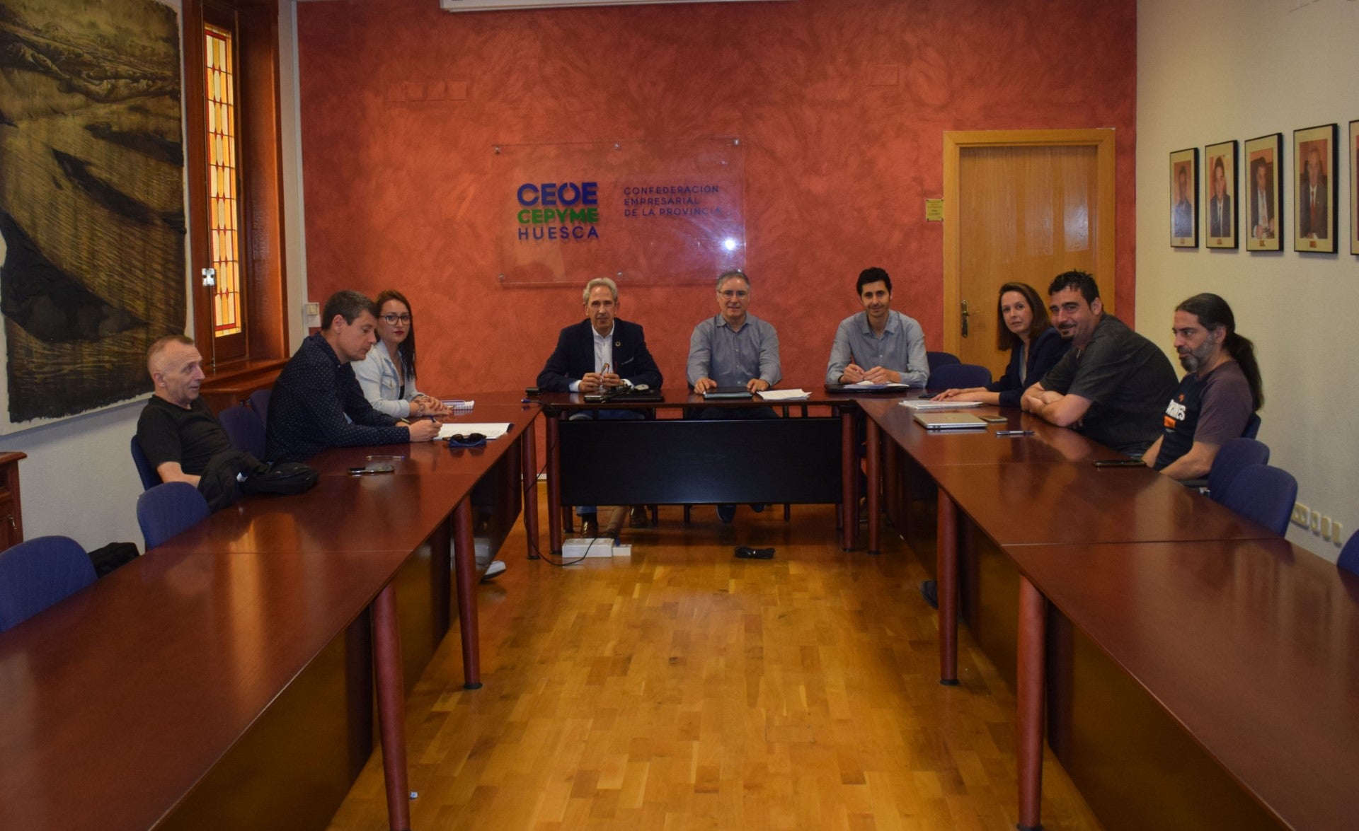 Sindicatos y patronal acuerdan subidas salariales en hostelería Sindicatos y patronal acuerdan subidas salariales en hostelería