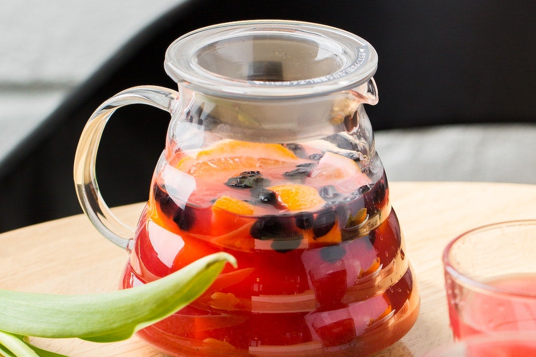 Sangría de txakoli, frutas y champán, la receta de Robin Food para una bebida original Sangría de txakoli, frutas y champán, la receta de Robin Food para una bebida original