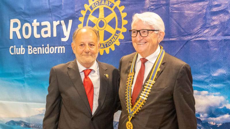 El Rotary Club de Benidorm entrega a la agrupación de AMPAS 151 lotes de material escolar El Rotary Club de Benidorm entrega a la agrupación de AMPAS 151 lotes de material escolar