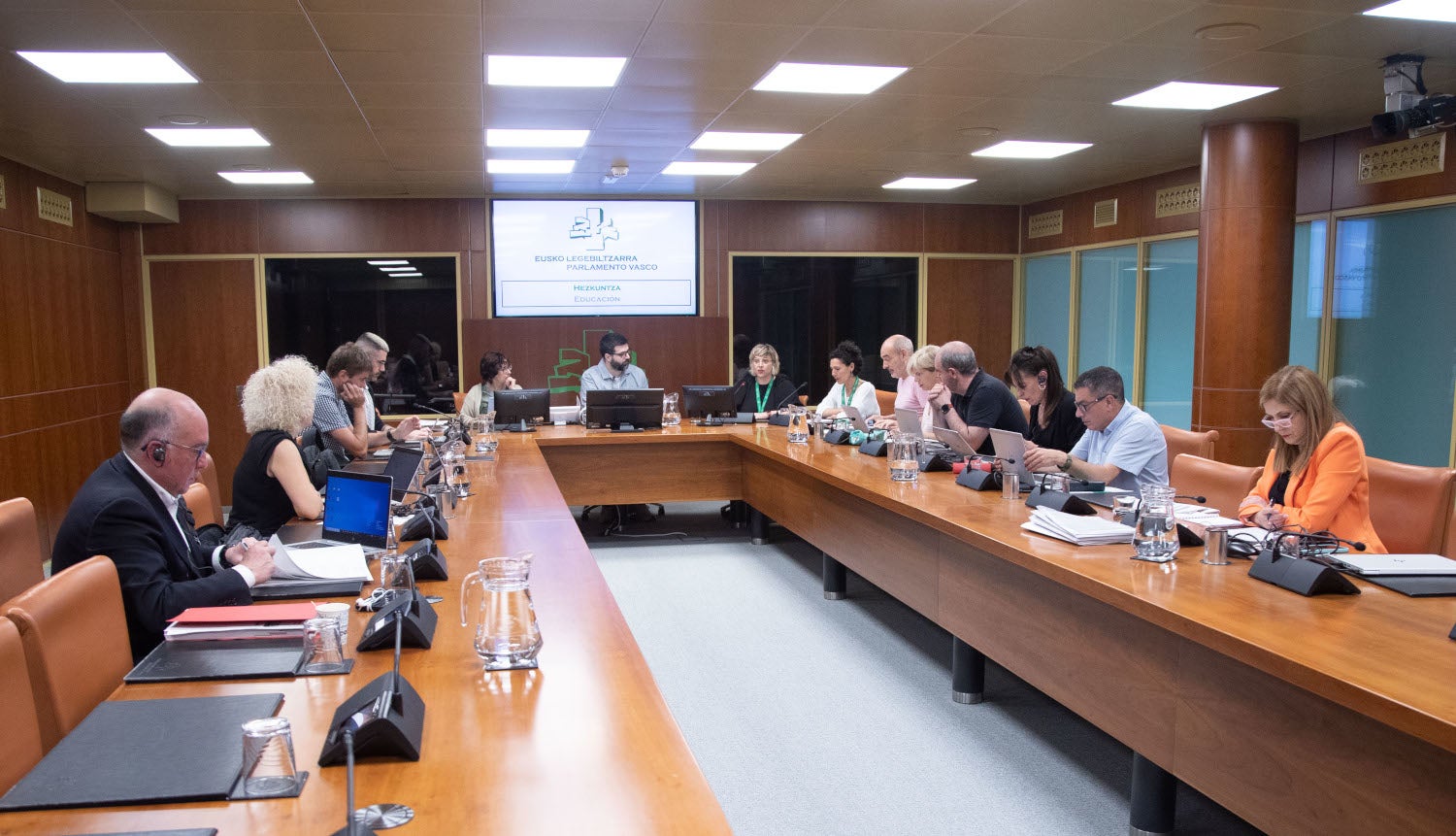 Concluye la ronda de aportaciones de los colectivos educativos a la futura ley Concluye la ronda de aportaciones de los colectivos educativos a la futura ley